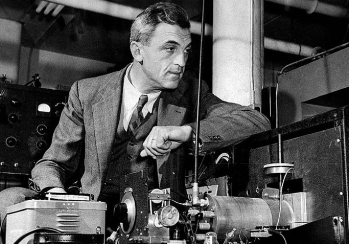 Felix Bloch in the lab