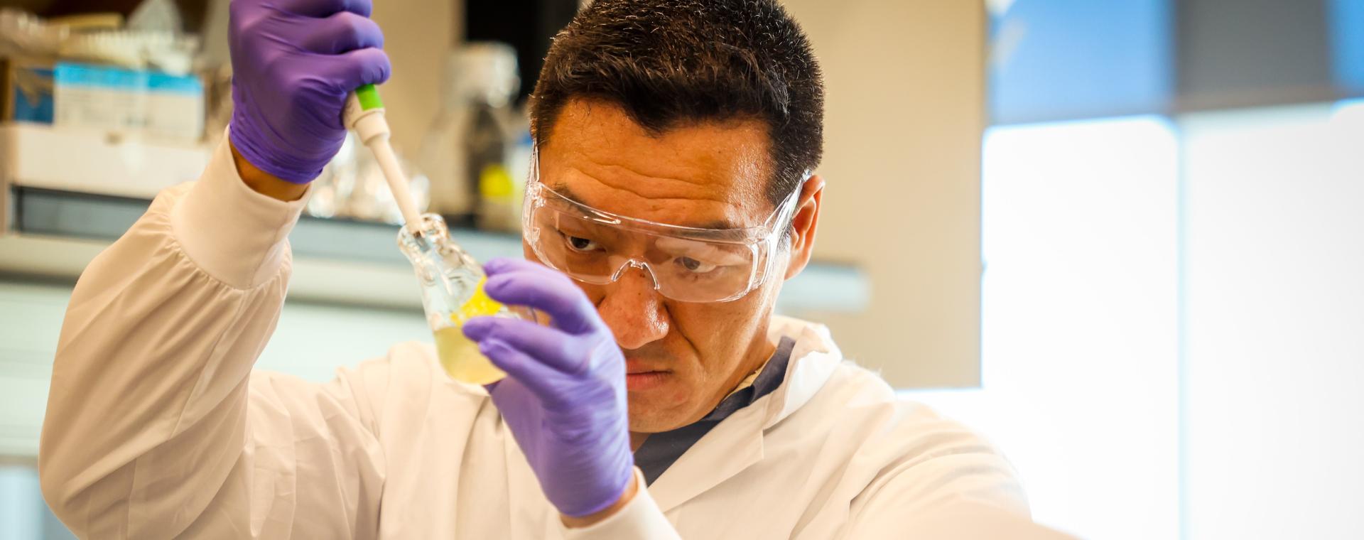 US postdocs Nicholas in lab
